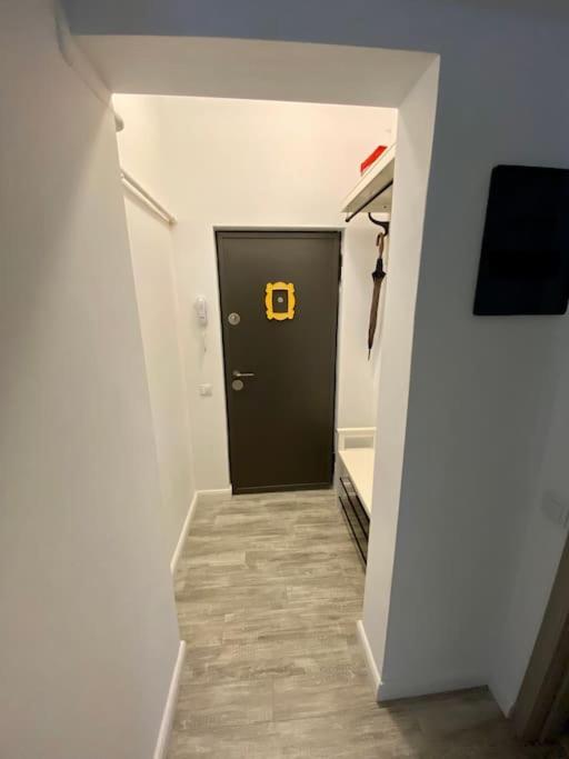 Cozy Central Apartment With 2 Rooms Bukarest Eksteriør billede